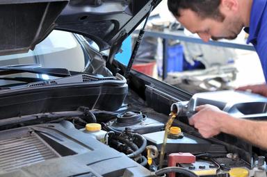 Warum Ölwechsel entscheidend für einen reibungslosen Motorlauf sind